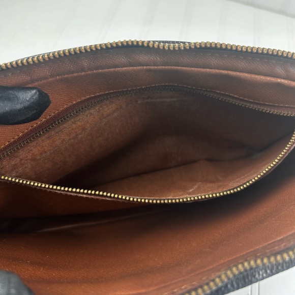 Louis Vuitton
Marly Dragonne GM Clutch Bag - Picture 12 of 14